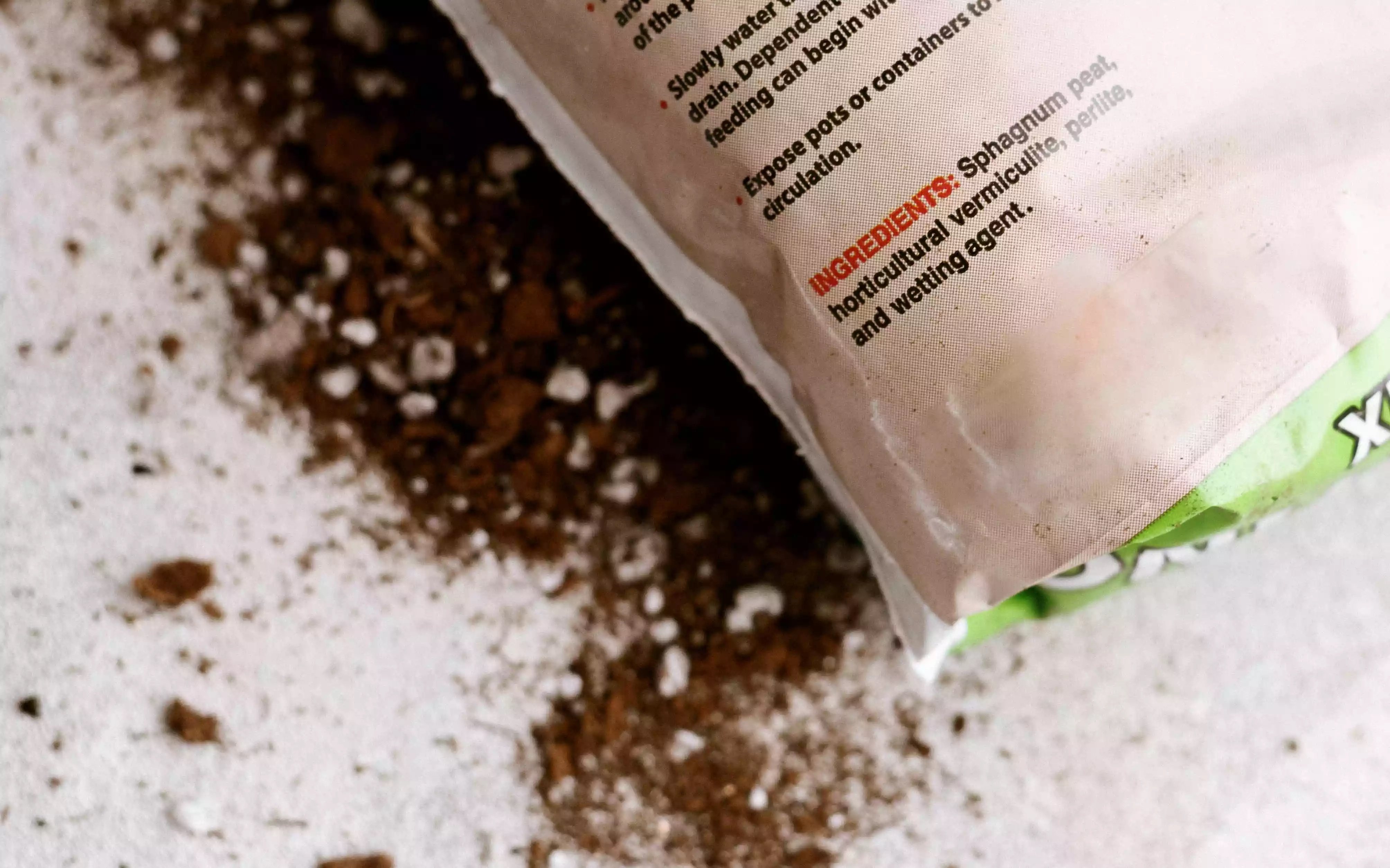 Sự khác biệt giữa đất trồng trong chậu và hỗn hợp giá thể trồng cây 4