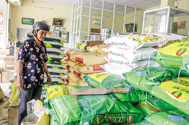 Muốn biết được giá phân bón chính xác nhất nhà nông cần đến các đại lý uy tín để được tư vấn