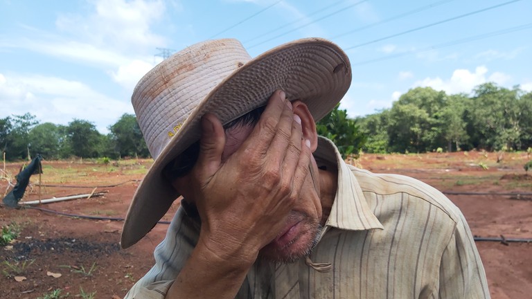 Người nông dân khóc 