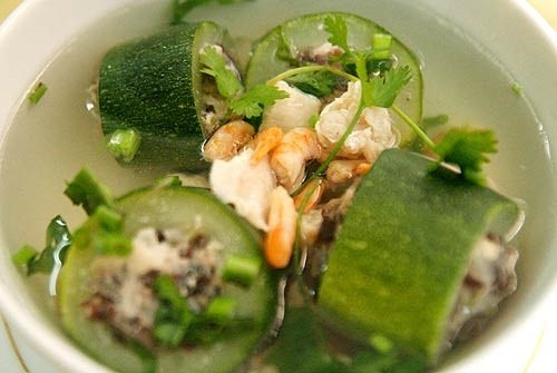 Bí ngồi nhồi thịt là món ăn ưa thích của người Việt Nam vào mùa hè