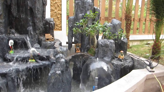 Kích thước cây phải tương xứng với kích thước hòn non bộ